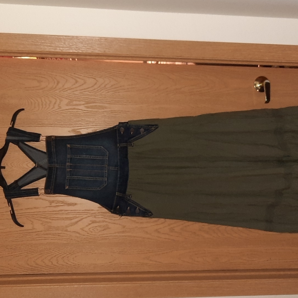 Bib dress